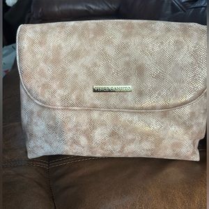 NWT - Vince Camino travel bag STYLE: 21-00669 / color rose gold